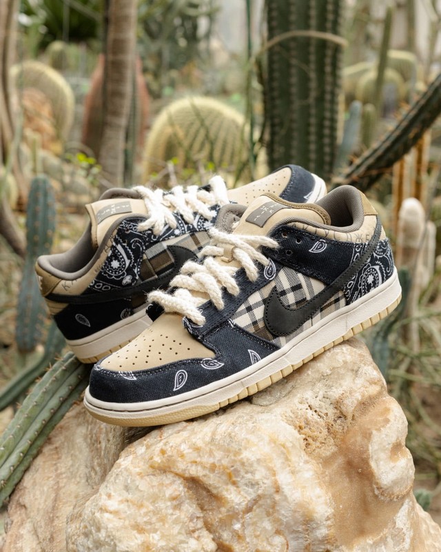 最高の品質 Travis Scott x Nike SB Dunk Low | CT5053-001 | Grailify 靴